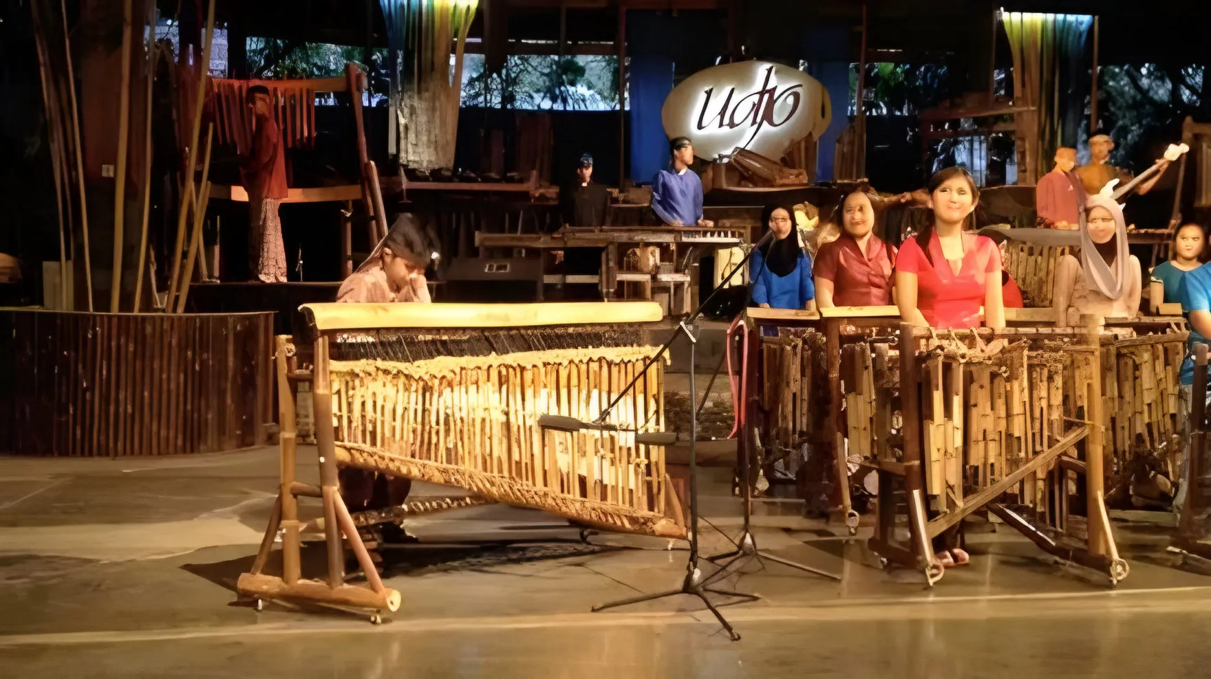 saung-angklung-udjo-1